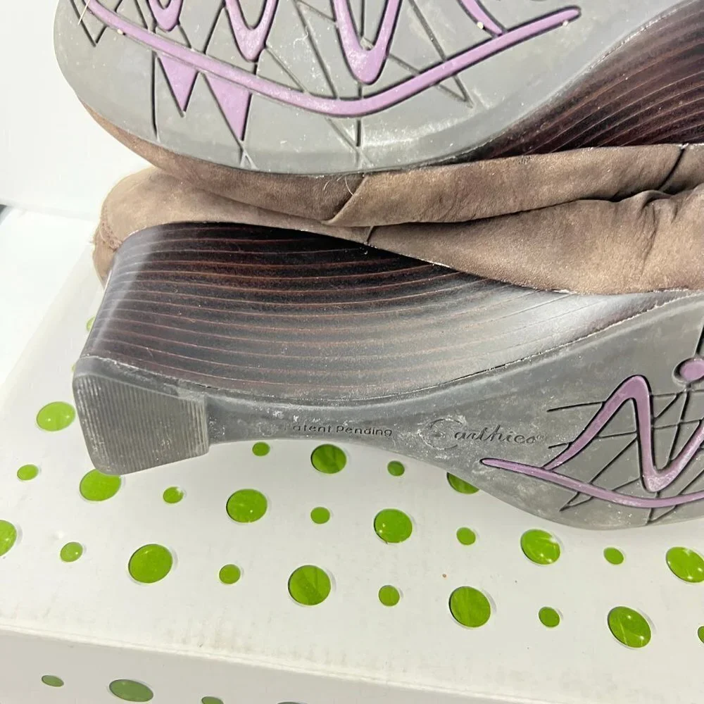 Earthies Chelsea Brown Suede Wedge Boots Size 10 M - Picture 10 of 16